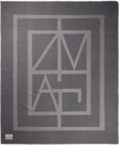 Hovedminiatyrbilde av Grå Vinga RPET Monogram Pledd