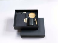 Miniatyrbilde 8 av Solid svart Laura A5 Gavesett med Notatbok og Kulepenn