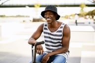 Miniatyrbilde 2 av Hvit Flexfit Cotton Twill Bøttehatt