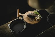 Miniatyrbilde 3 av Sort Fiskars Norden Støpejernspanne Grill