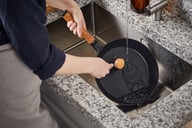 Miniatyrbilde 3 av Sort Fiskars Norden Støpejernspanne
