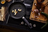 Miniatyrbilde 5 av Sort Fiskars Hard Face aluminium Stekepanne