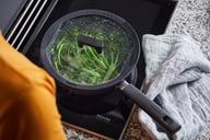Miniatyrbilde 4 av Sort Fiskars Hard Face aluminium Traktørpanne m/lokk
