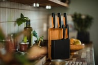 Miniatyrbilde 1 av Sort Fiskars Functional Form Knivblokk Bambus med 5 kniver