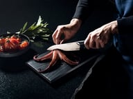 Miniatyrbilde 2 av Sort Fiskars Taiten Kokkekniv medium 16 cm