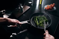 Miniatyrbilde 5 av Sort Fiskars Taiten Stekepanne