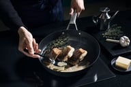 Miniatyrbilde 8 av Sort Fiskars Taiten Stekepanne