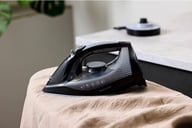 Miniatyrbilde 2 av Svart/Grå Nordic Sense 2400 W Ledningsfritt Dampstrykejern