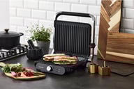 Miniatyrbilde 3 av Svart Nordic Sense 2000 W Paninigrill med Avtakbare Grillplater