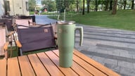 Miniatyrbilde 4 av Grønn Thermos 1,1 L Termokrus med Hank