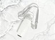 Miniatyrbilde 7 av Hvit Avira Ayala RCS Resirkulert Stål Låsbar Crossbody Drikkeflaske