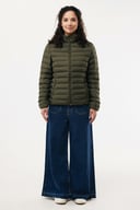 Miniatyrbilde 2 av Khaki iqoniq Maiko Resirkulert Polyester Vattert Jakke Dame