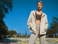 Miniatyrbilde 8 av Beige iqoniq Logan Resirkulert Polyester Lettvektsjakke