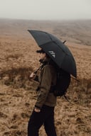 Miniatyrbilde 8 av Svart Nordic Drift Trail 27" AWARE™ RPET stormparaply UPF 50+