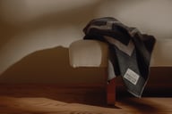 Miniatyrbilde 5 av Grå Vinga RPET Monogram Pledd