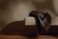 Miniatyrbilde 6 av Grå Vinga RPET Monogram Pledd