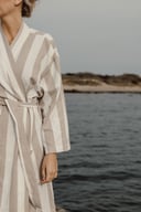 Miniatyrbilde 3 av Beige Vinga Ornos GRS Resirkulert Bomull og Polyester Hamam S/M Badekåpe