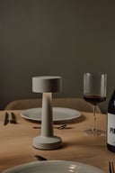 Miniatyrbilde 6 av Grå Vinga Maris RCS Resirkulert Plast Bordlampe