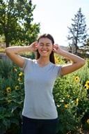 Miniatyrbilde 3 av Hvit Neutral V-hals T-skjorte Dame