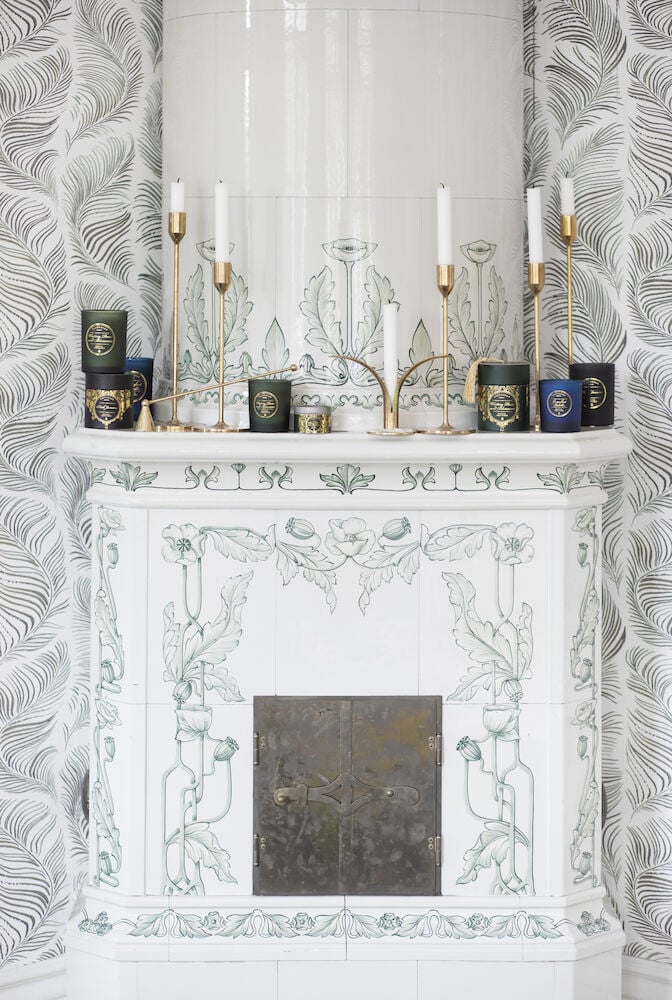 Hovedproduktbilde for 2-91-5392402212 Victorian Sense Tinbox Waitery Pear & Blossoms  Duftlys