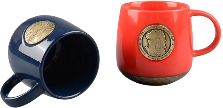 Hovedproduktbilde for 25-47-dra-4017 Manchester 400 ml Keramisk Kopp med Rundt Metallmerke