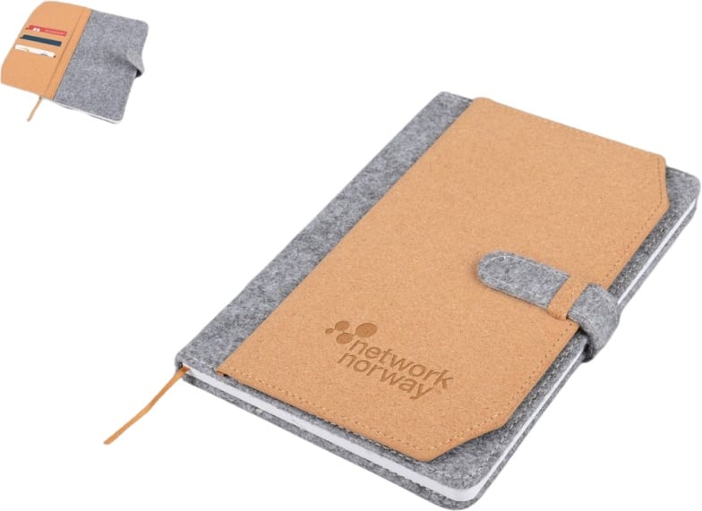 Hovedproduktbilde for 25-47-drb-6140 Noomi A5 RPET Filt og Kork Notatbok med Kortholder