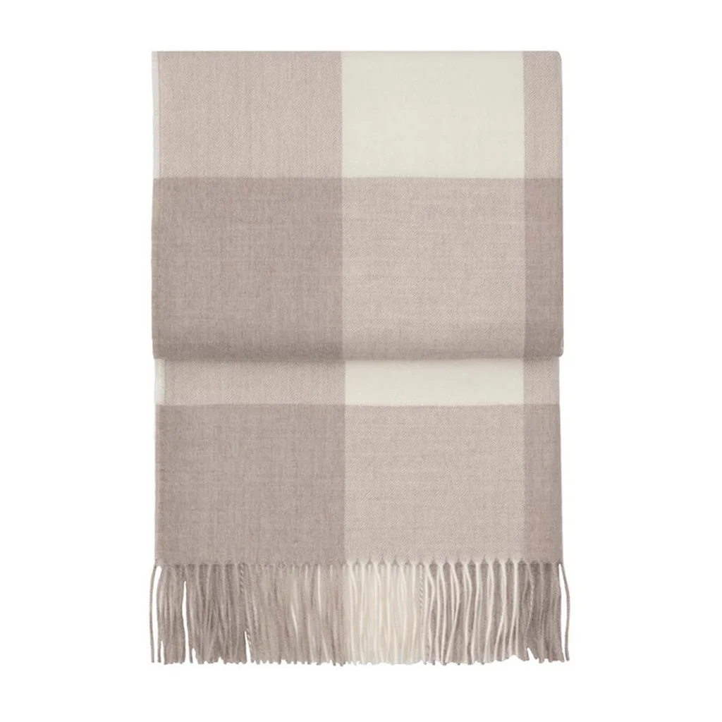 Hovedproduktbilde for Beige/white Elvang Whisper Baby Alpakkaull Pledd
