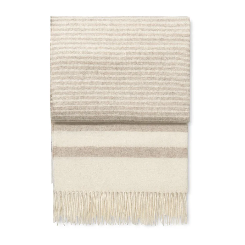 Hovedproduktbilde for Ivory/beige Elvang River Alpakkaull Pledd