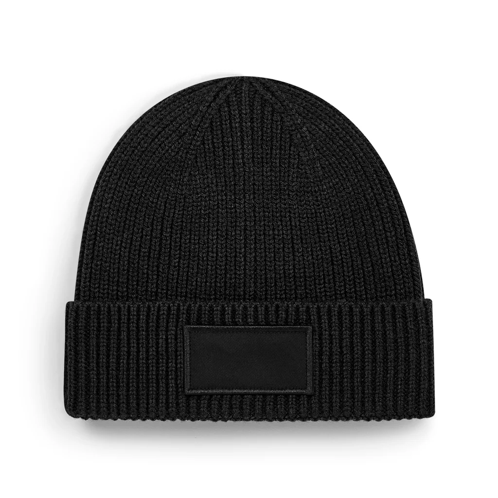 Hovedproduktbilde for Black Beechfield Resirkulert Polyester Ribbestrikket Patch Lue