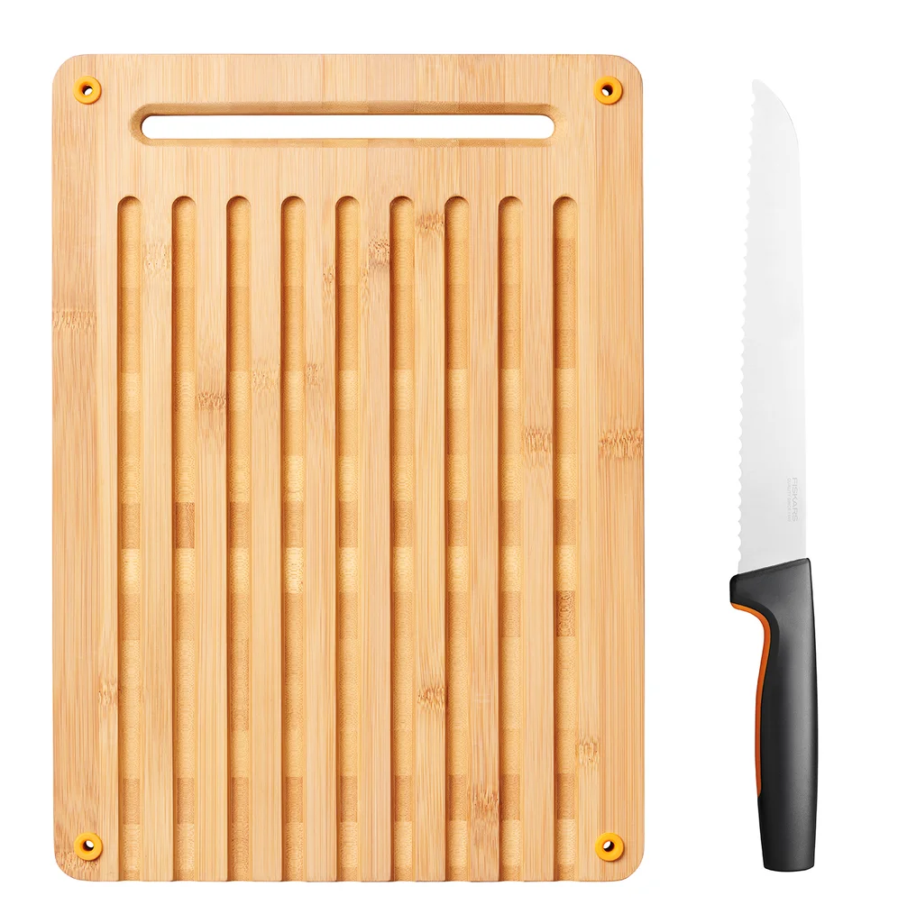 Hovedproduktbilde for Sort Fiskars Functional Form Bambus Skjærebrett med Brødkniv
