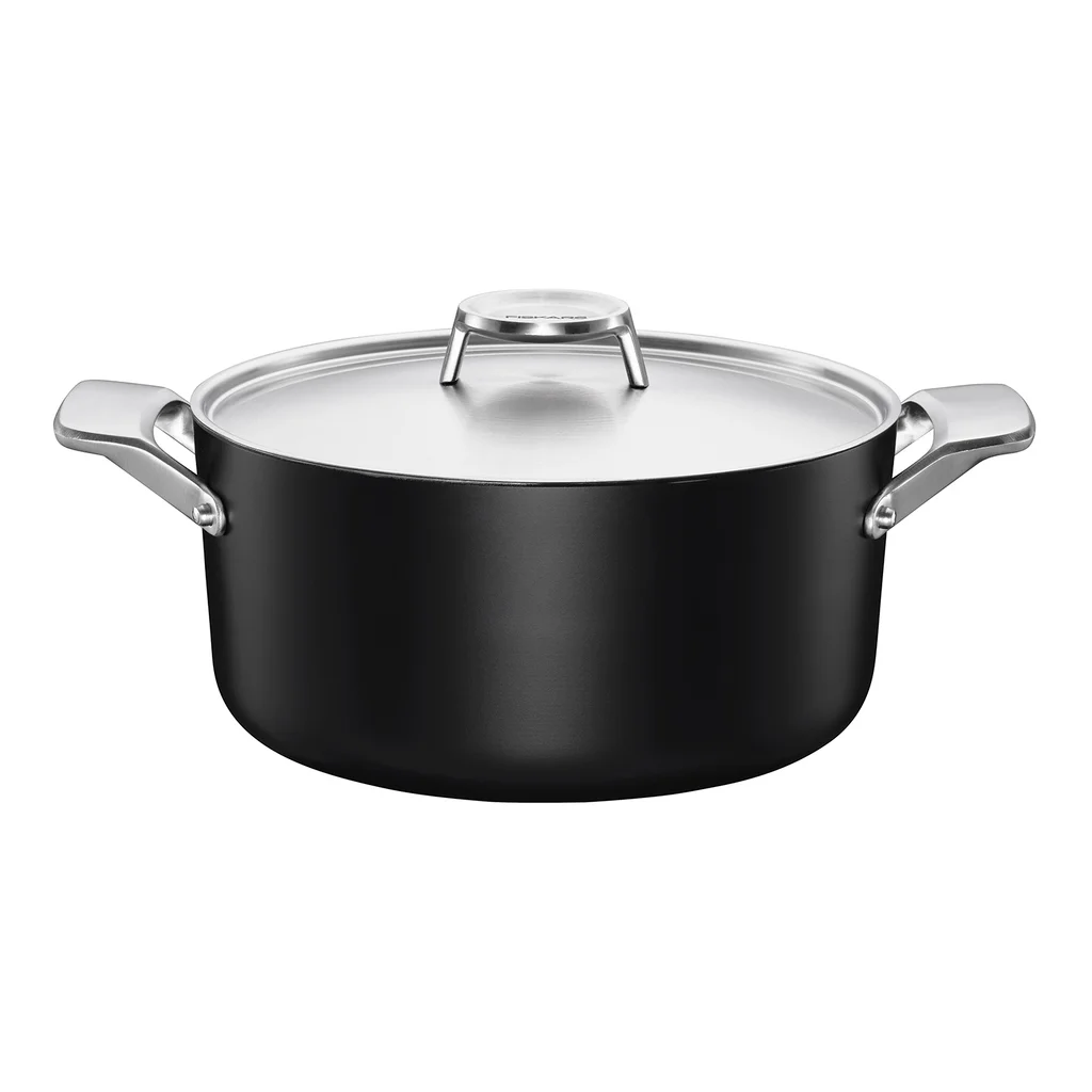 Hovedproduktbilde for Sort Fiskars Taiten 3,5L Gryte med Lokk