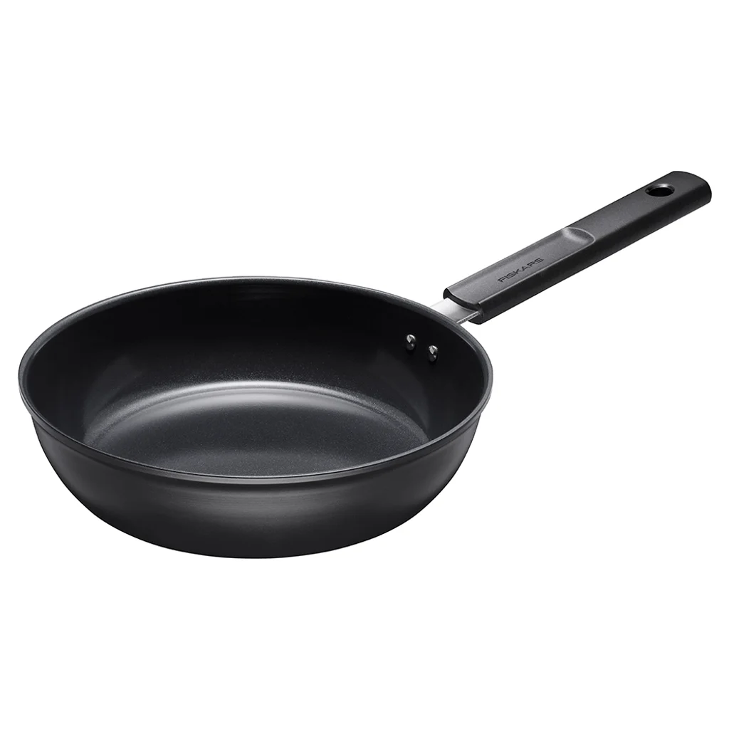 Hovedproduktbilde for Sort Fiskars Hard Face 24 cm Resirkulert Aluminium Non-stick Traktørpanne med Lokk