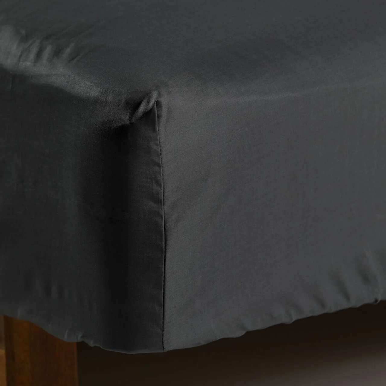 Hovedproduktbilde for Dark Grey Kosta Linnewäfveri Lyocell Stretch Laken