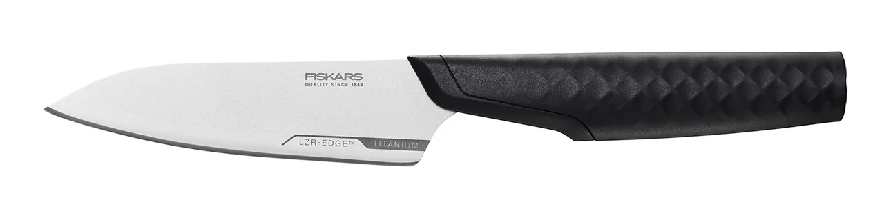 Hovedproduktbilde for Sort Fiskars Taiten Titan 10 cm Grønnsakskniv