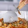 Miniatyrbilde 1 av 25-47-drb-6394 Vikingstrand Pizzahjul med Trehåndtak