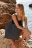 Miniatyrbilde 3 av Black Westford Mill Revive Maxi 270 g/m2 Resirkulert Bomull/Polyester 18L Shoppingbag