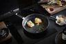 Miniatyrbilde 3 av Sort Fiskars Hard Face 28 cm Resirkulert Aluminium Non-stick Stekepanne
