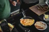 Miniatyrbilde 3 av Sort Fiskars Hard Face 22 cm Resirkulert Aluminium Non-stick Omelettpanne
