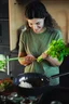 Miniatyrbilde 4 av Sort Fiskars Hard Face 28 cm Resirkulert Aluminium Non-stick Wok