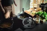 Miniatyrbilde 4 av Sort Fiskars Hard Face Resirkulert Aluminium 26 cm Non-stick Traktørpanne med Lokk