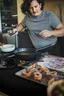 Miniatyrbilde 6 av Sort Fiskars Hard Face 28 cm Resirkulert Aluminium Non-stick Traktørpanne med Lokk