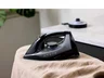 Miniatyrbilde 2 av Svart/Grå Nordic Sense 2400 W Ledningsfritt Dampstrykejern