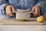 Miniatyrbilde 27 av Humus Rosti Classic Rustfritt Stål Hasselback-skjærer