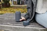 Miniatyrbilde 4 av Grå Black + Blum 340ml To Go Glasskopp med Silikonhylse