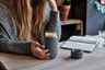 Miniatyrbilde 5 av Grå Black + Blum 340ml To Go Glasskopp med Silikonhylse