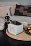 Miniatyrbilde 2 av Hvit Charge & Play Re:duce 3-i-1 Trådløs Høyttaler, Ladeplate og Powerbank