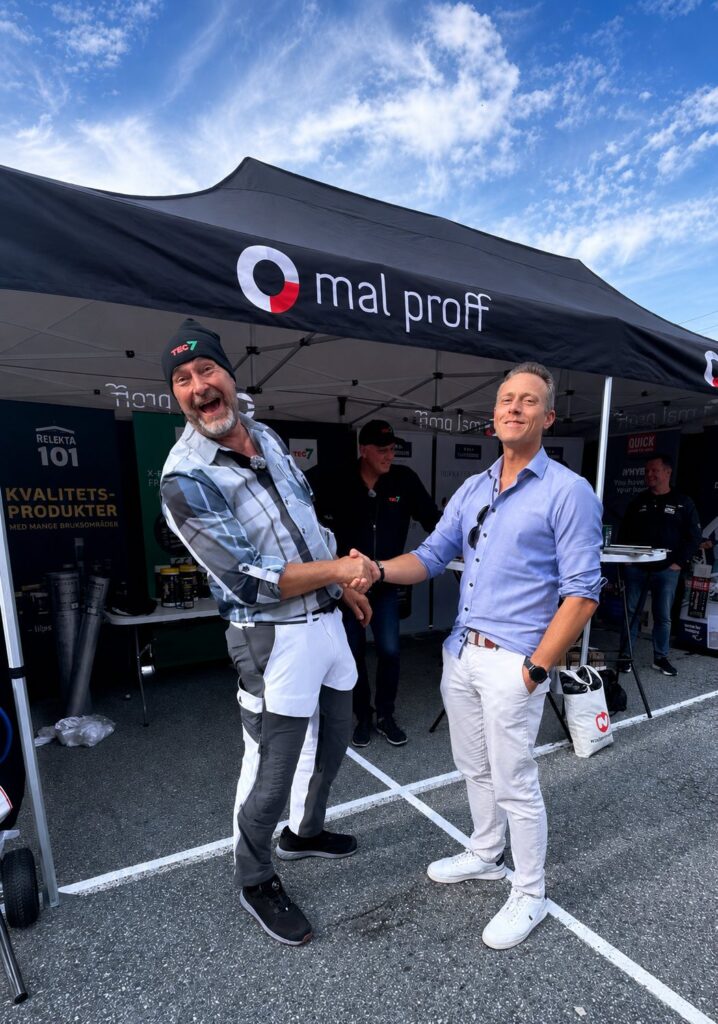 Håndtrykk under Mal Proff-profilert telt på Roadshow – Norgesprofil